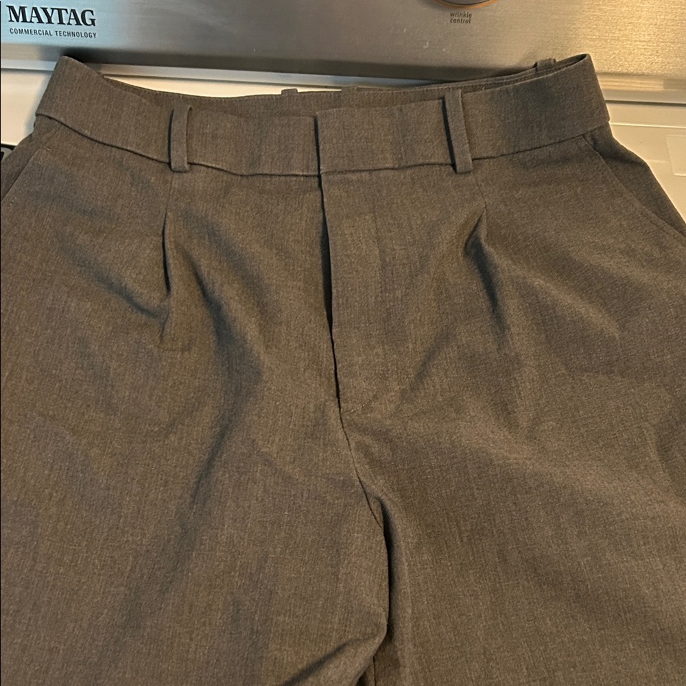 Uniqlo Pleated Dress Pants in Dark Gray